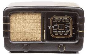 Altes Rundfunkgerät zum Empfang von Rundfunkprogrammen der Radiosender.